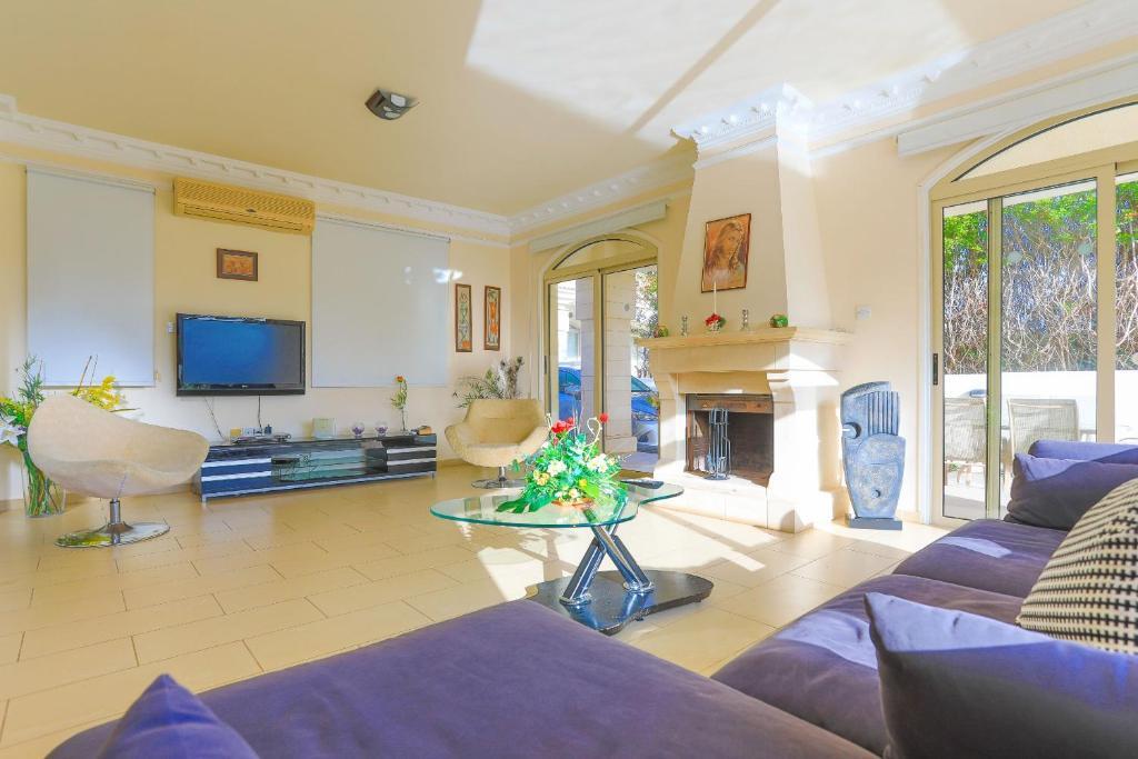 Паралимни: Villa Sapfo in Protaras