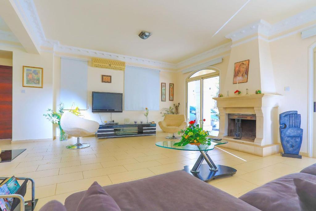 Паралимни: Villa Sapfo in Protaras