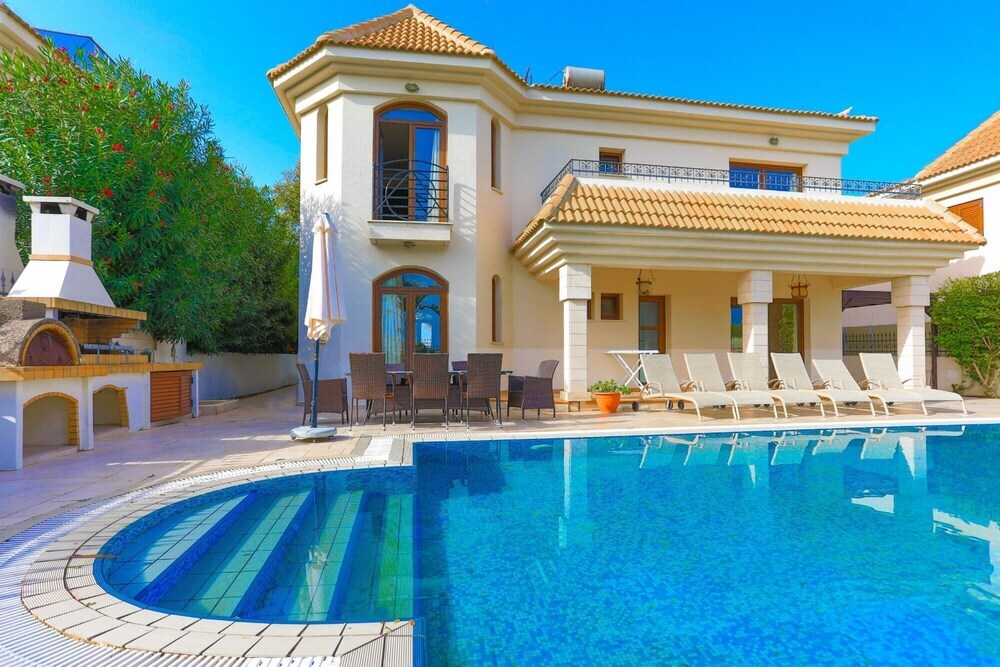 Паралимни: Luxury Villa Dioni in Paralimni