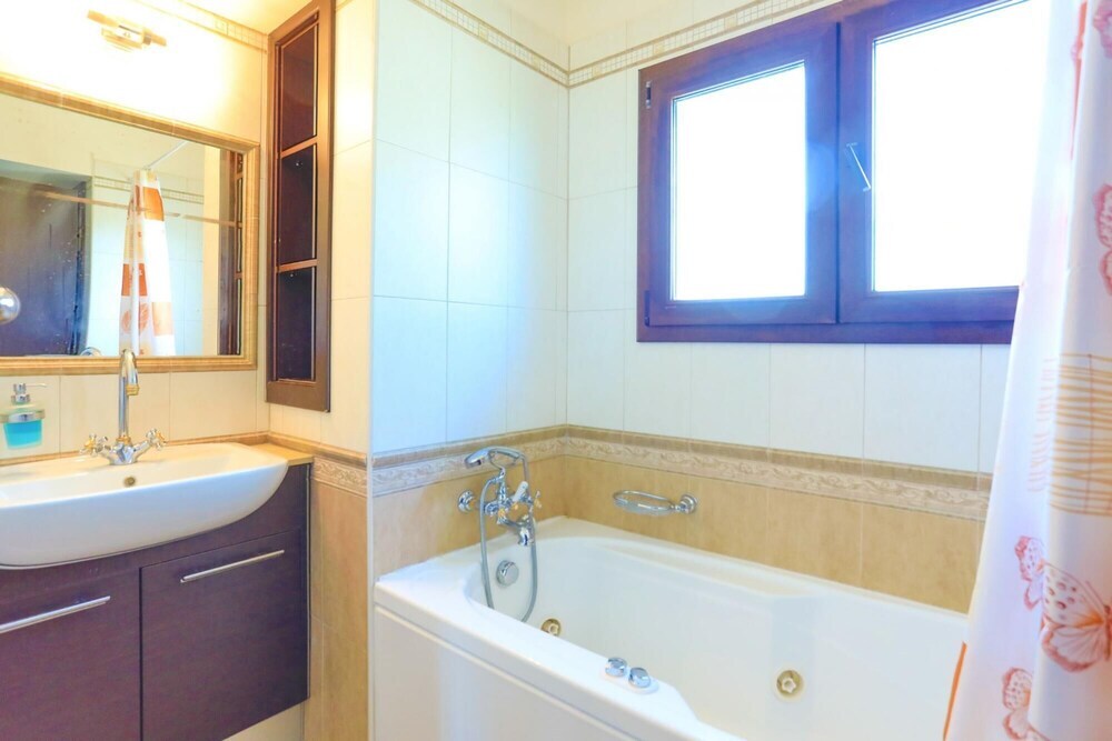 Паралимни: Luxury Villa Dioni in Paralimni