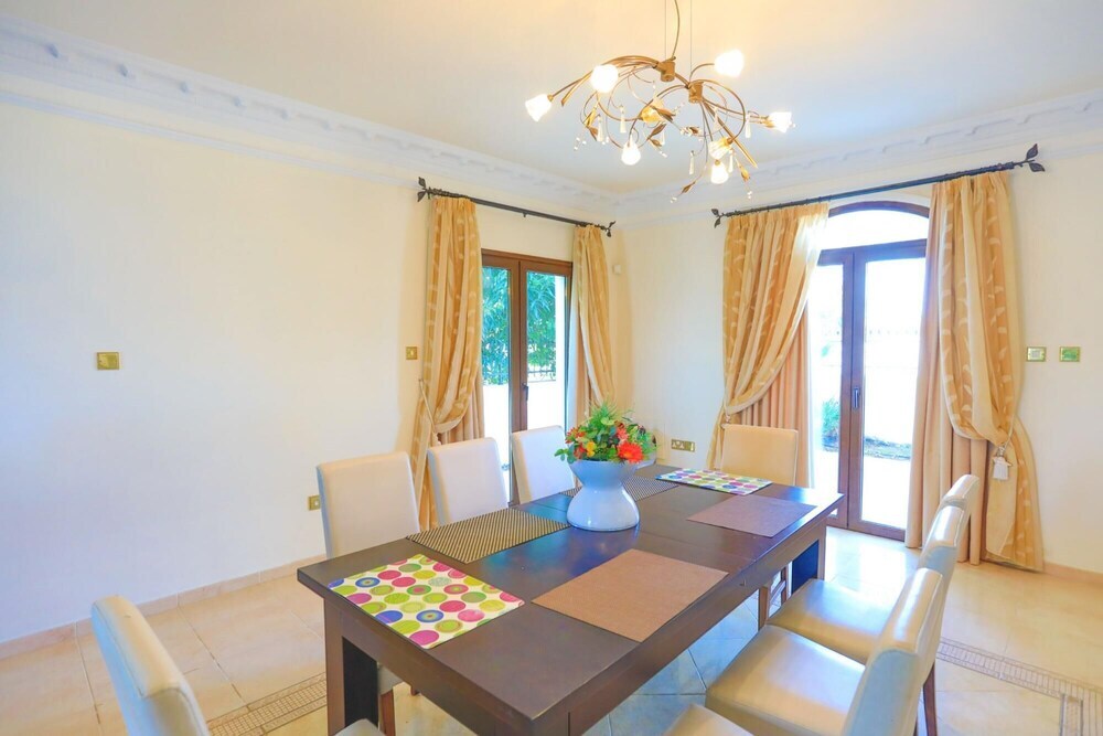 Паралимни: Luxury Villa Dioni in Paralimni