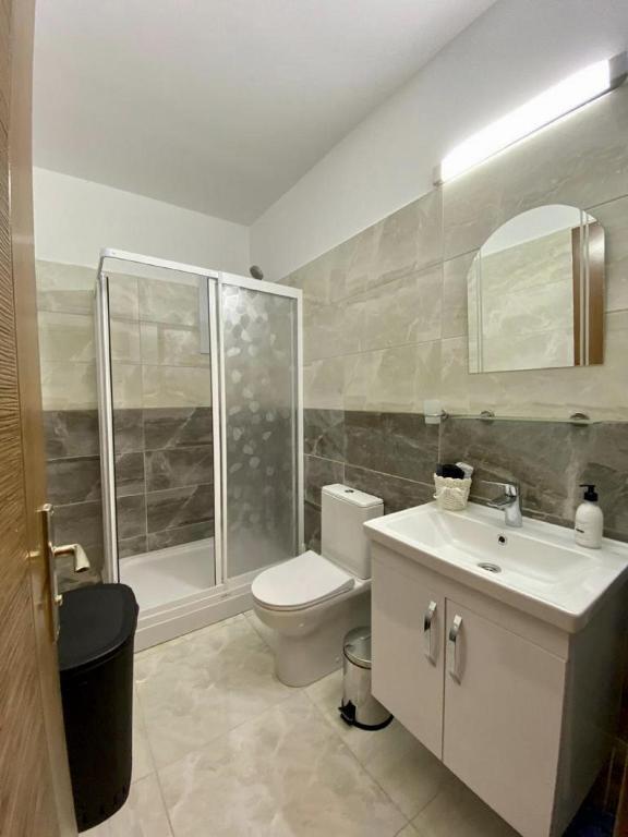 Авгору: Sleek Flat With Shared Pool and Sea View in Iskele