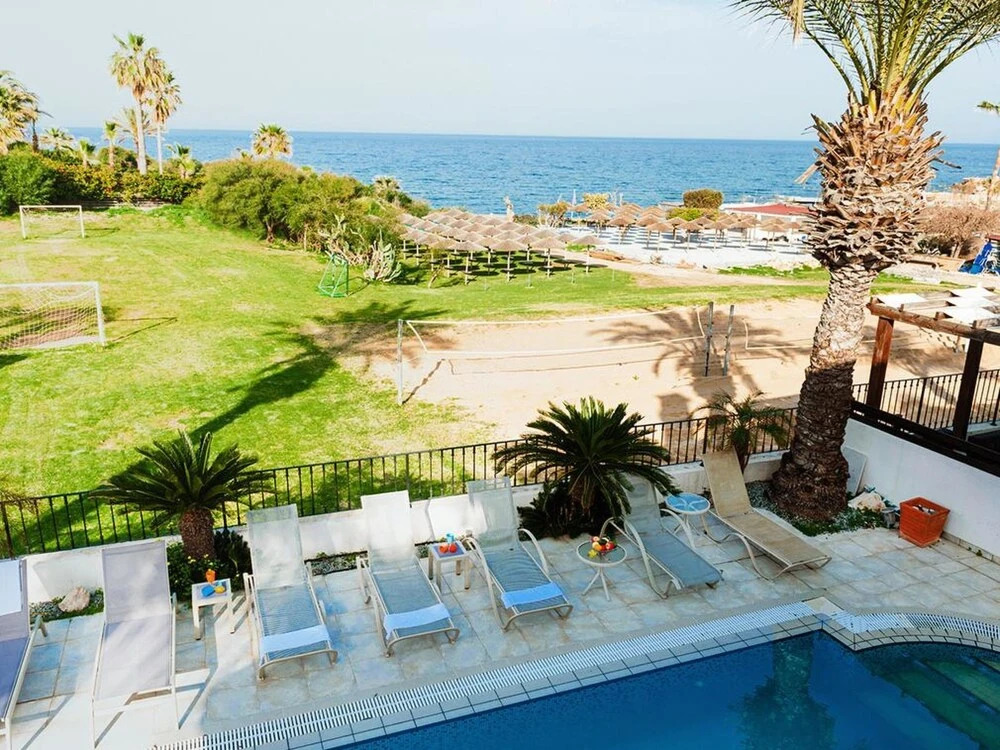 Паралимни: Oceania Paralimni in Paralimni
