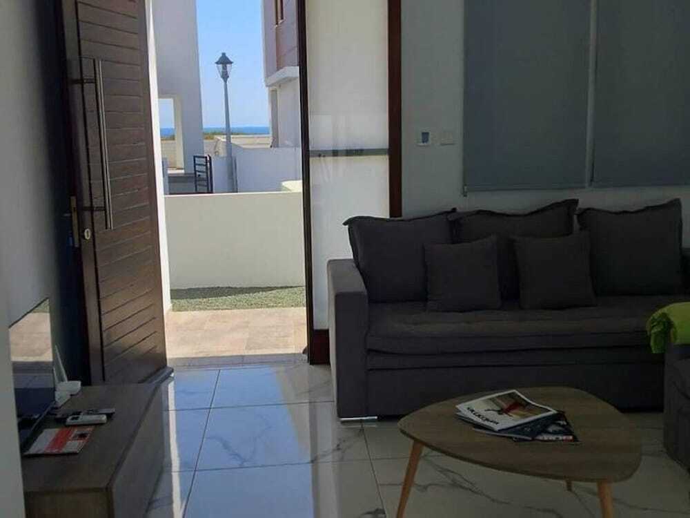 Паралимни: Beautiful Detached Modern Villa With Pool