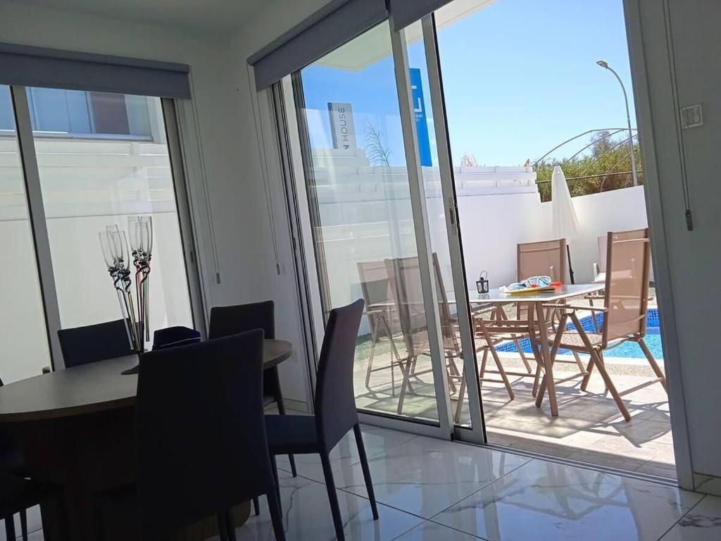 Паралимни: Beautiful Detached Modern Villa With Pool