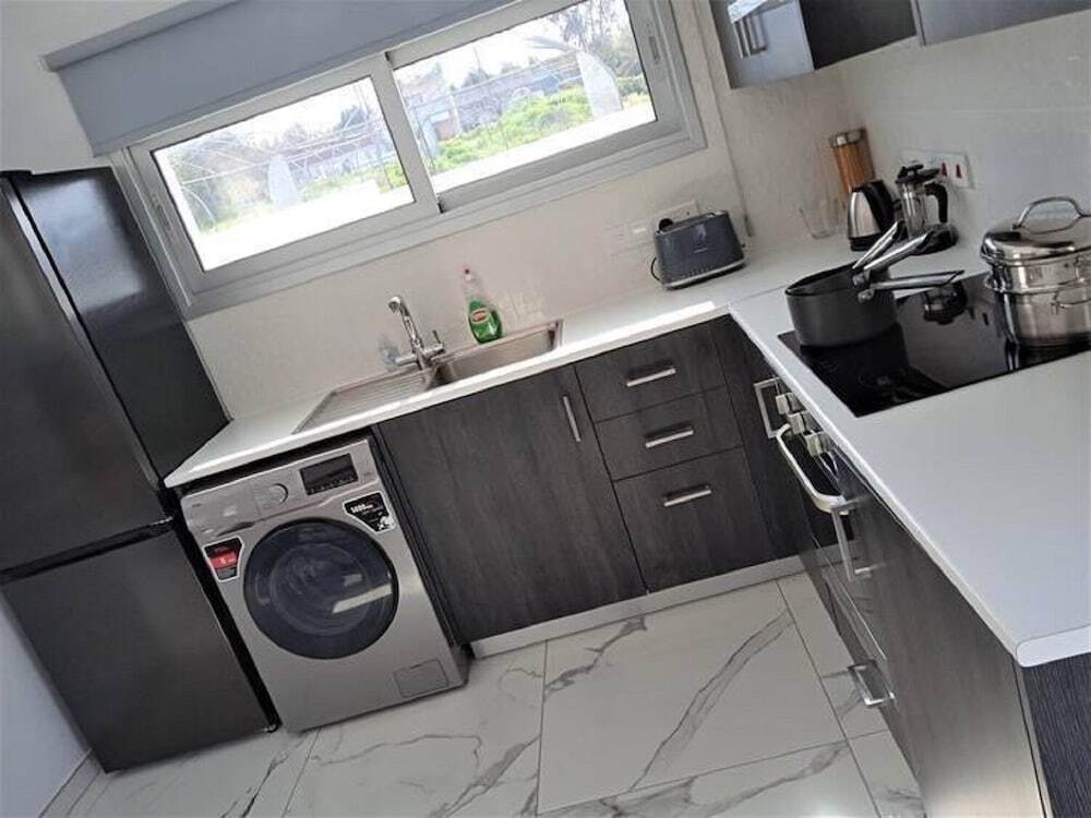 Паралимни: Beautiful Detached Modern Villa With Pool
