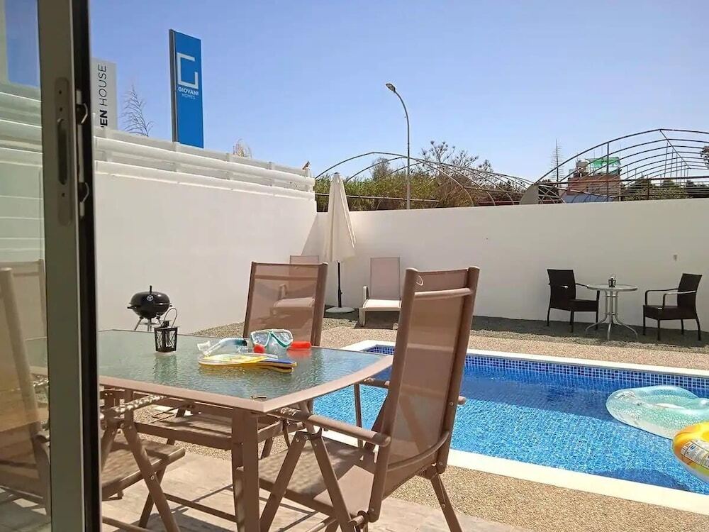 Паралимни: Beautiful Detached Modern Villa With Pool