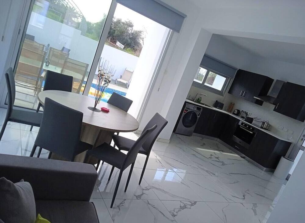 Паралимни: Beautiful Detached Modern Villa With Pool
