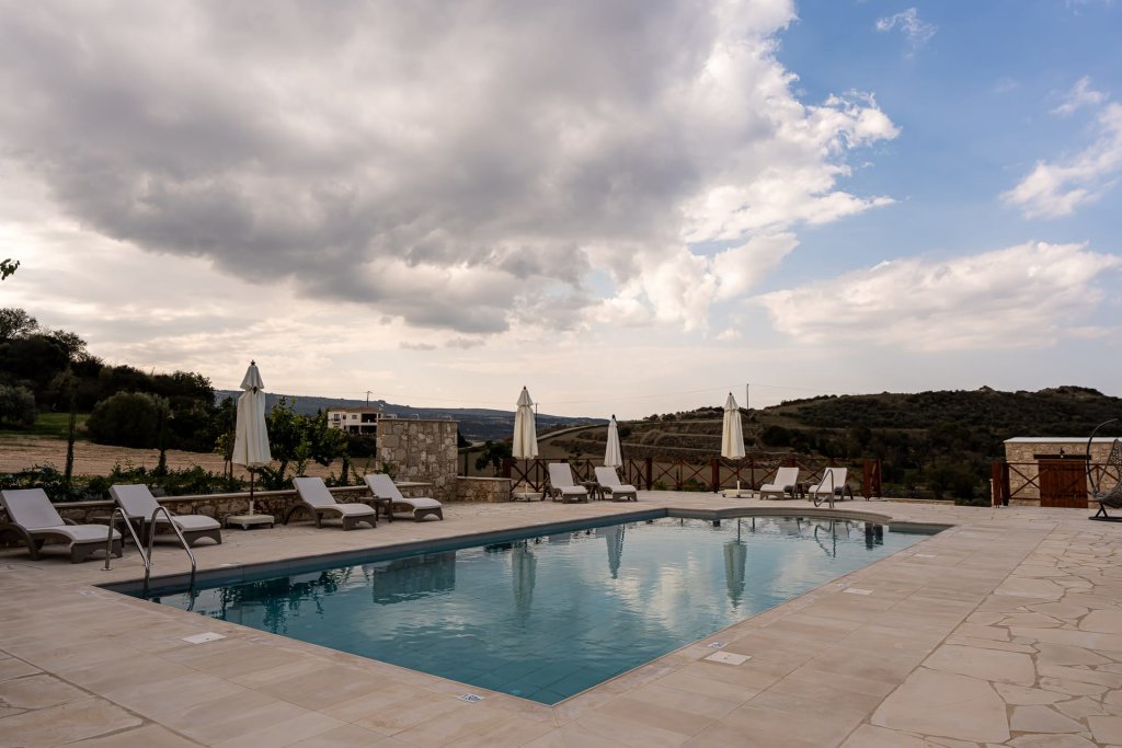 Стени: Harma Traditional Boutique Suites