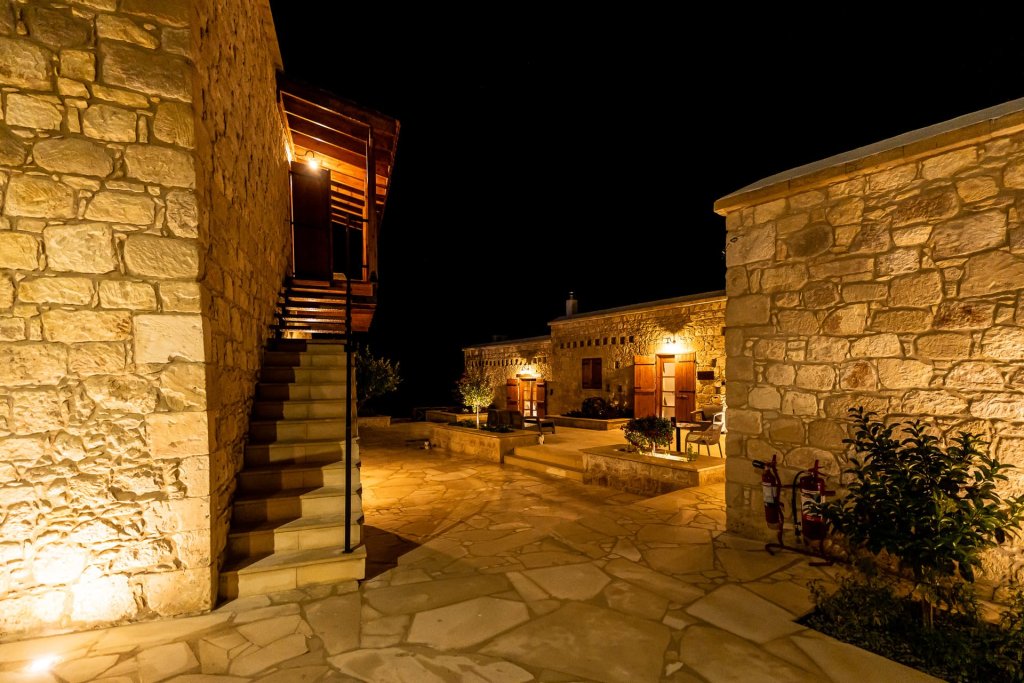 Стени: Harma Traditional Boutique Suites