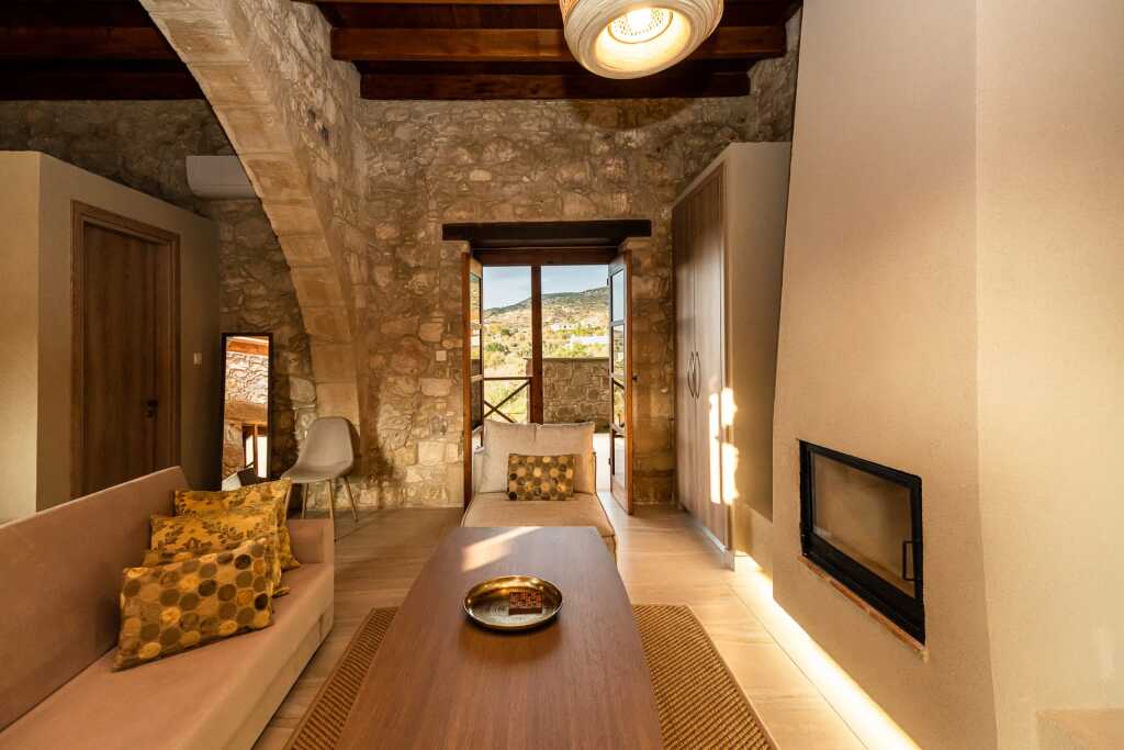 Стени: Harma Traditional Boutique Suites