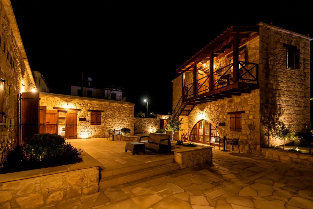 Стени: Harma Traditional Boutique Suites