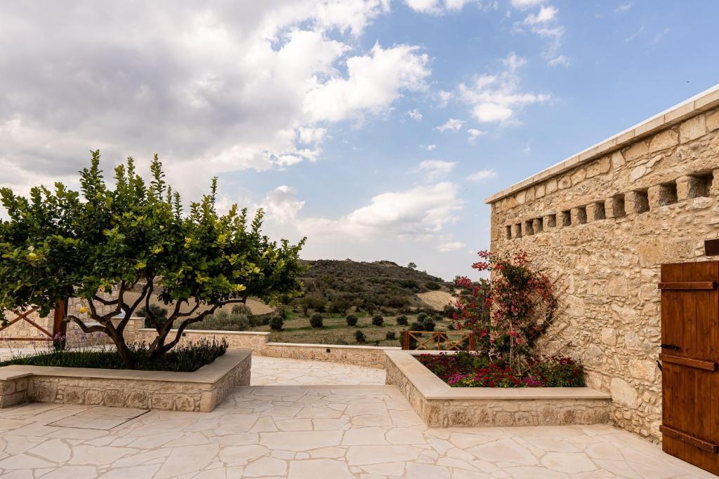 Стени: Harma Traditional Boutique Suites