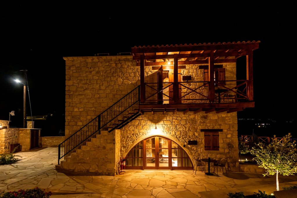 Стени: Harma Traditional Boutique Suites