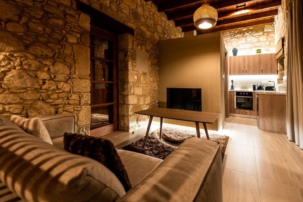 Стени: Harma Traditional Boutique Suites