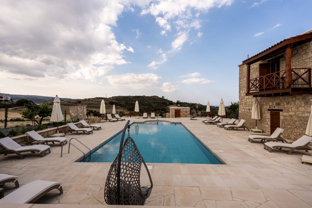 Стени: Harma Traditional Boutique Suites