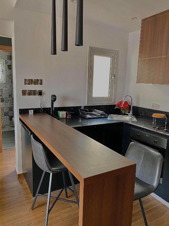 Пафос: Pearl City View Apartment