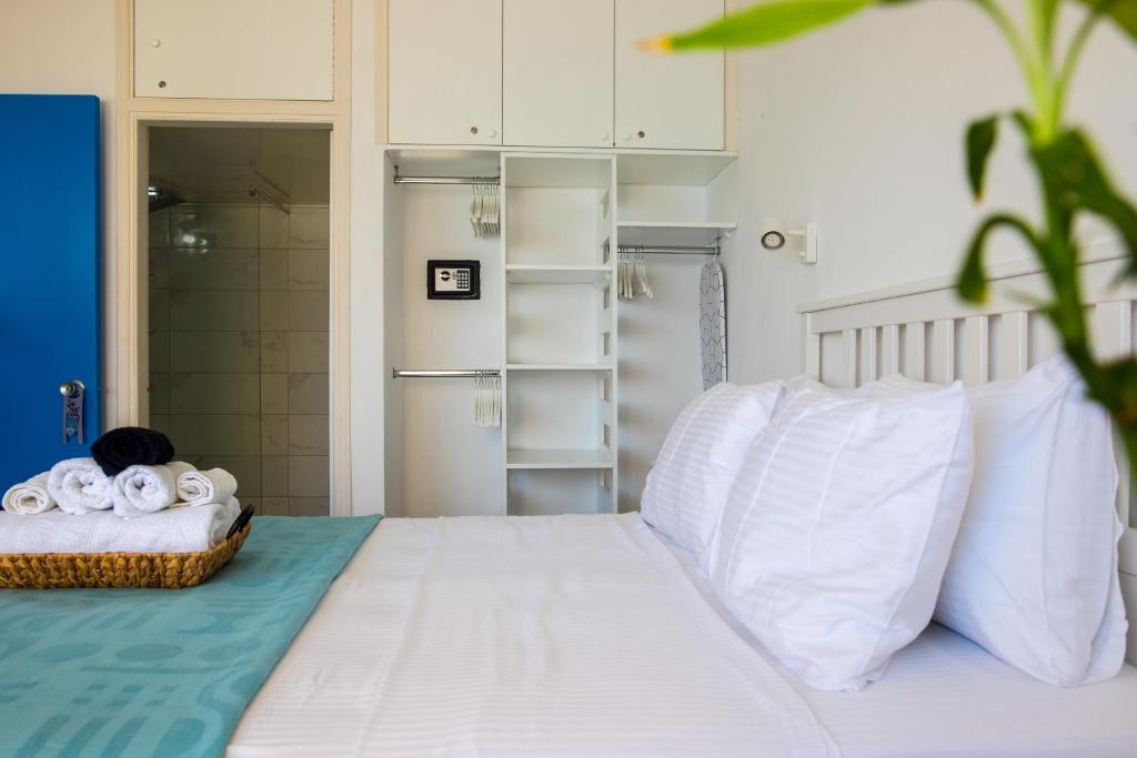 Ларнака: Luxury Penthouse 1BR-Seafront-Seasonal Pool-Central