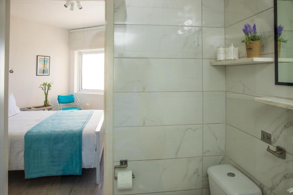 Ларнака: Luxury Penthouse 1BR-Seafront-Seasonal Pool-Central
