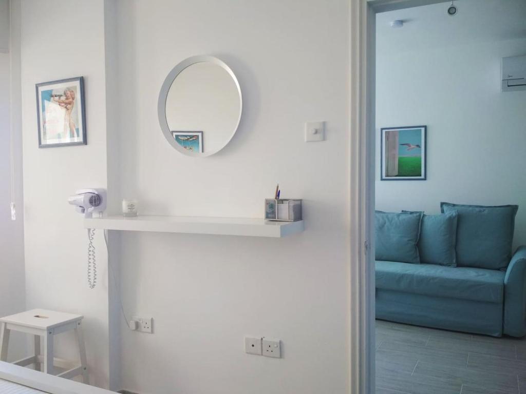 Ларнака: Luxury Penthouse 1BR-Seafront-Seasonal Pool-Central