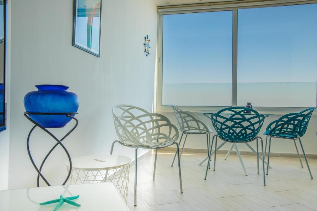 Ларнака: Luxury Penthouse 1BR-Seafront-Seasonal Pool-Central