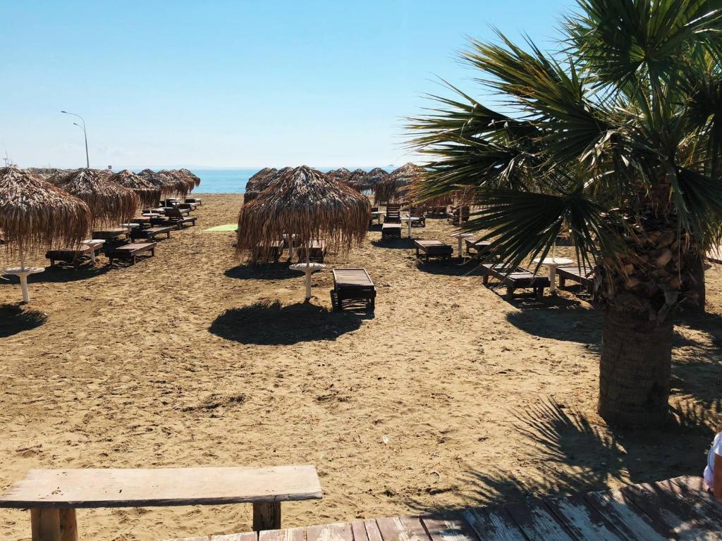 Ларнака: Luxury Penthouse 1BR-Seafront-Seasonal Pool-Central