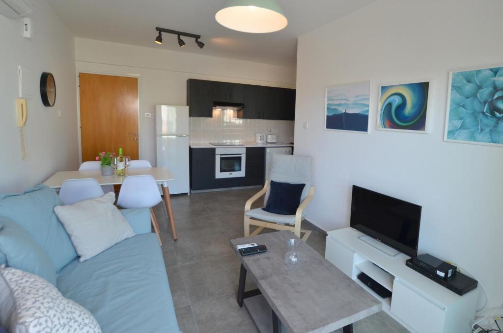 Ларнака: BLU Mackenzie 1 Bdr Flat with Pool