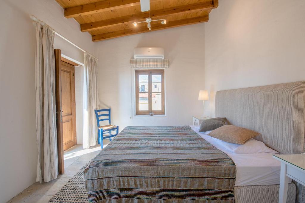 Точни: The Carob Tree Villa - 3 BR Rustic Luxury Home