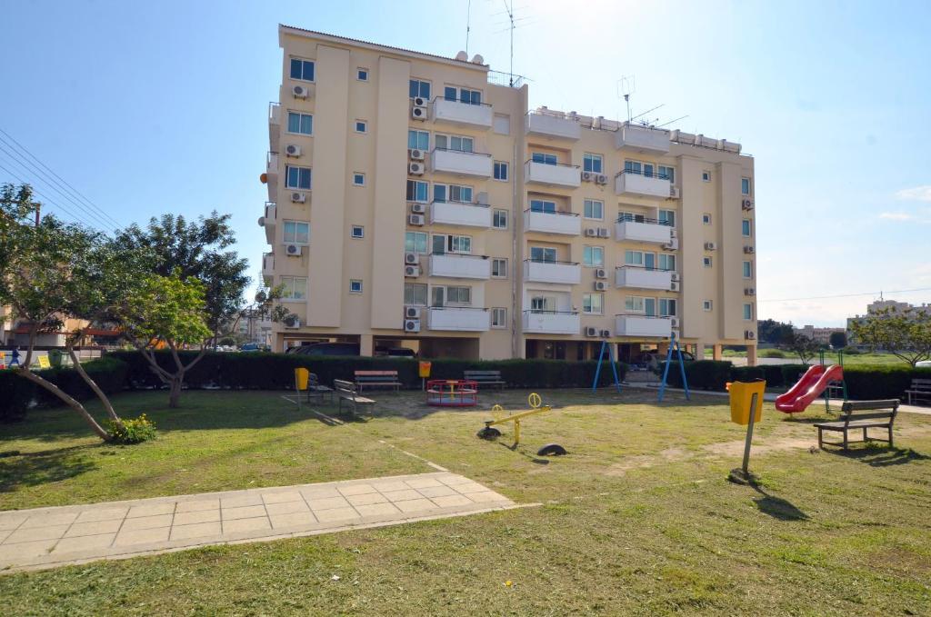 Ларнака: Kave Blue Mackenzie 1 Bdr Flat with Pool