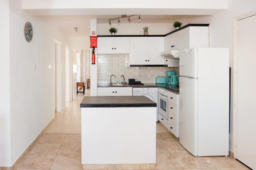 Паралимни: SOFIA APARTMENT 700m away from the beach