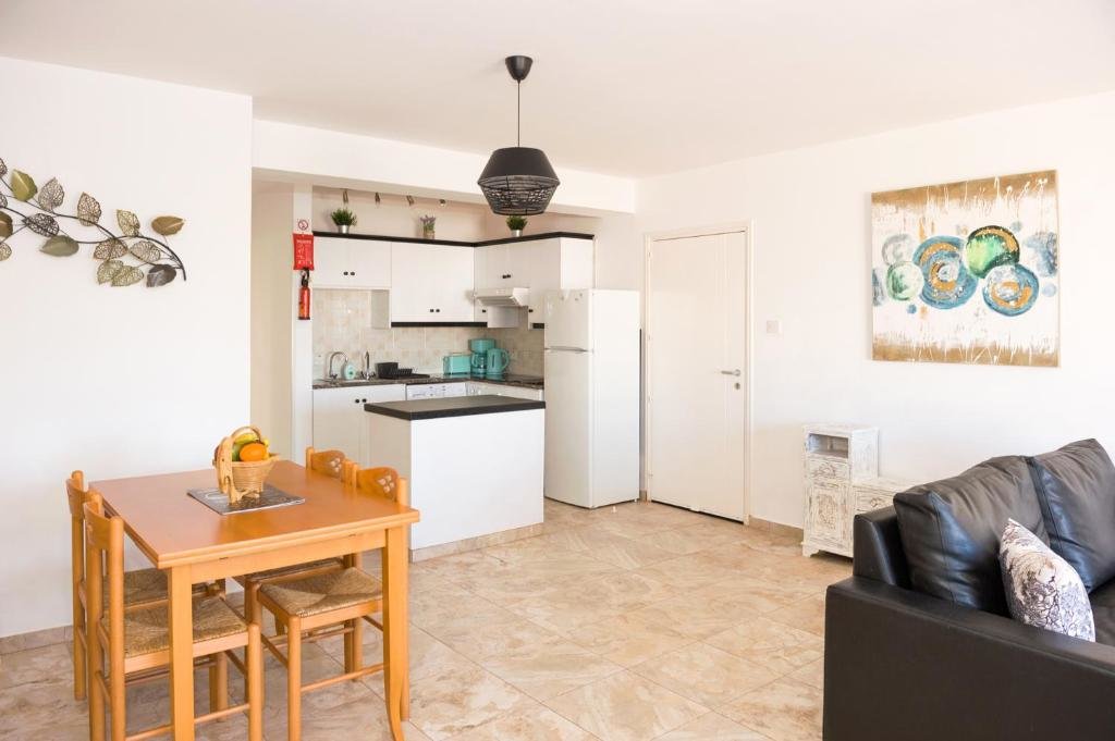 Паралимни: SOFIA APARTMENT 700m away from the beach
