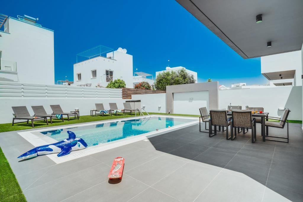 Айя-Напа: Modern 3 bedroom villa near Nissi Beach!