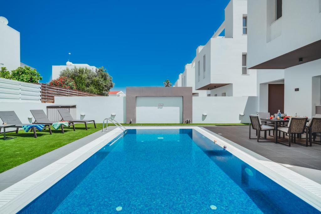 Айя-Напа: Modern 3 bedroom villa near Nissi Beach!