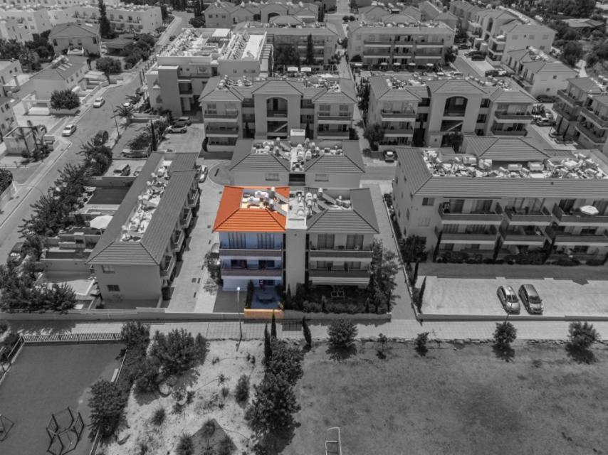 Паралимни: Mythicals Ground floor with garden 2 bed apartment