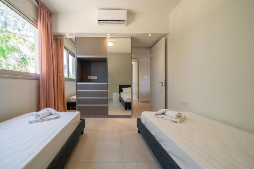 Паралимни: Mythicals Ground floor with garden 2 bed apartment