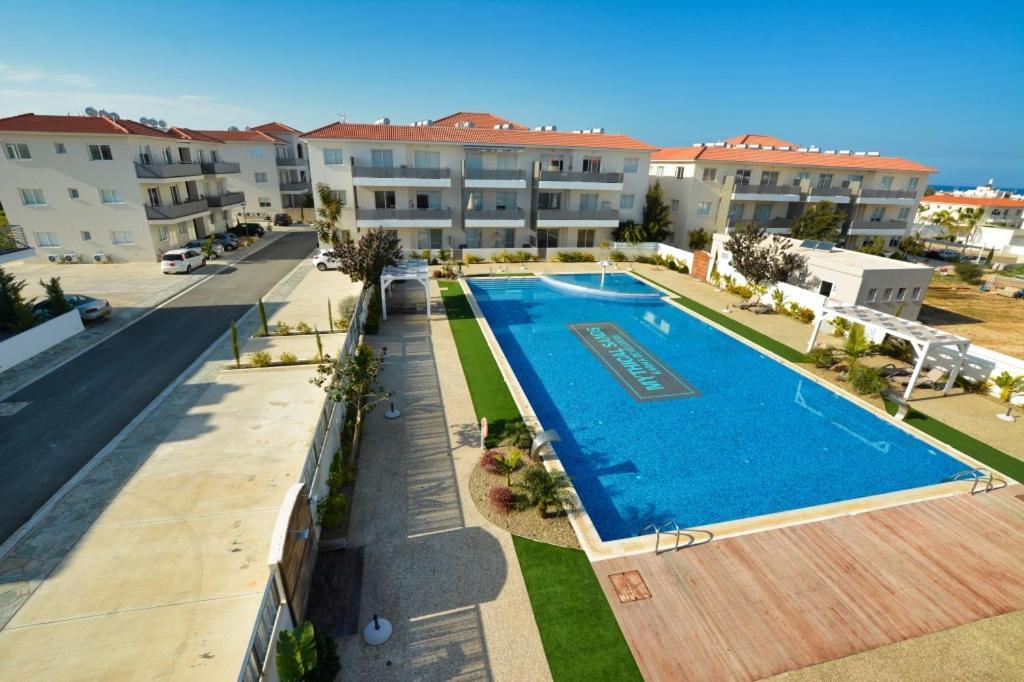 Паралимни: Mythicals Ground floor with garden 2 bed apartment