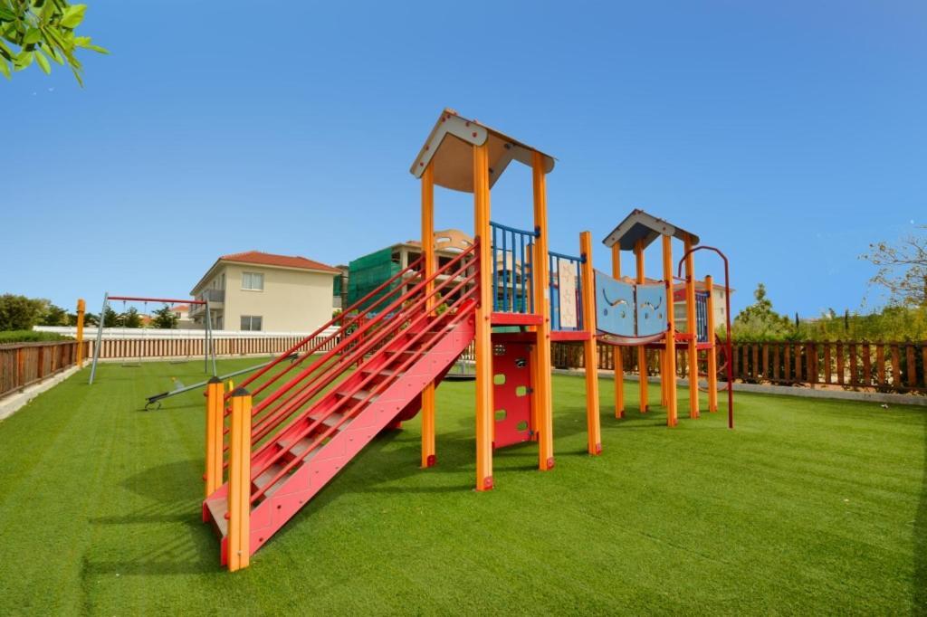 Паралимни: Mythicals Ground floor with garden 2 bed apartment