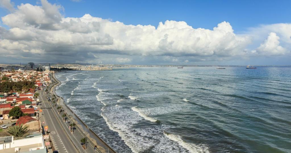 Ларнака: Lazuli Beach & Pool Apartment 501
