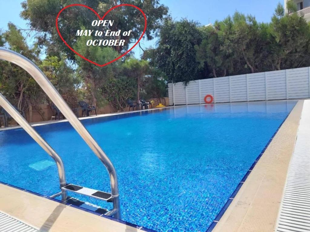 Ларнака: Lazuli Beach & Pool Apartment 501