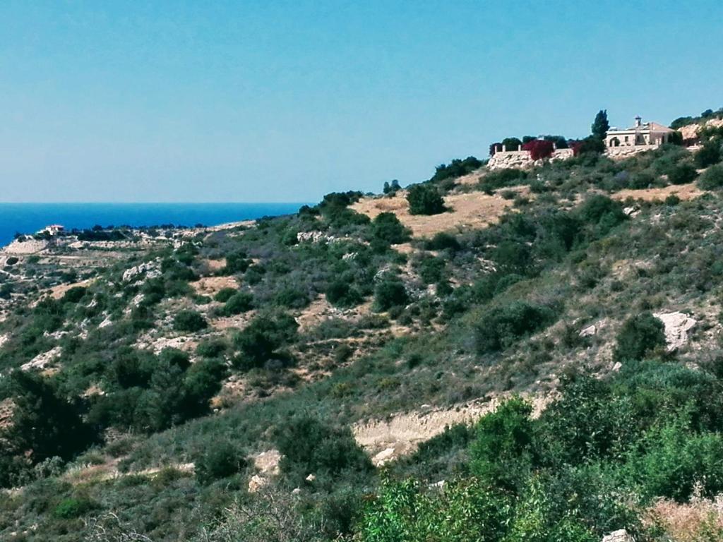 Стени: Unique private villa, sea views, total privacy, 25 mins from Paphos