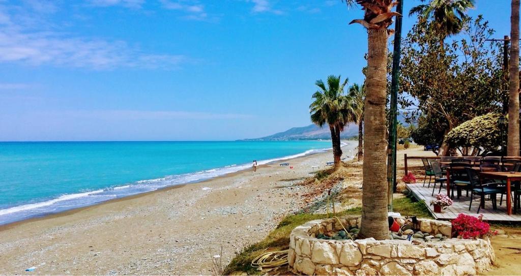 Стени: Unique private villa, sea views, total privacy, 25 mins from Paphos