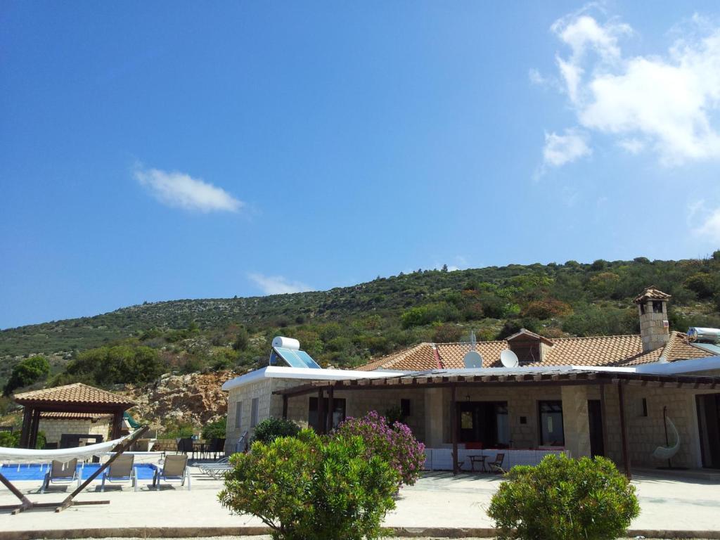 Unique private villa, sea views, total privacy, 25 mins from Paphos — фото 1