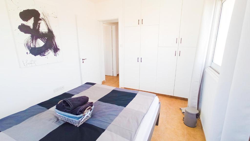 Ларнака: Luxury private rooms -SEA VIEW, NETFLIX, GYM- 5 Min from beach! - private room in shared apartment