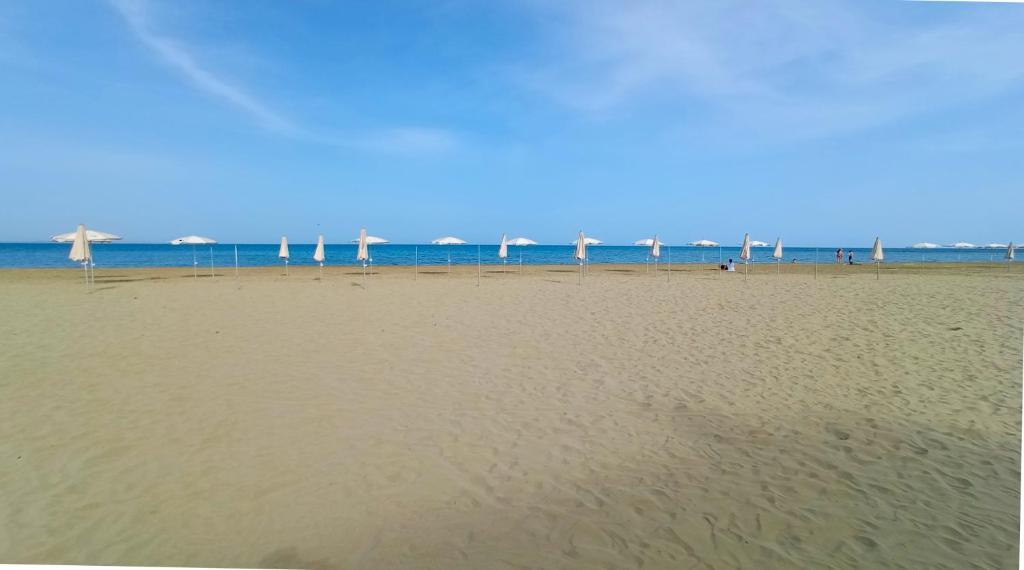 Ларнака: Luxury private rooms -SEA VIEW, NETFLIX, GYM- 5 Min from beach! - private room in shared apartment