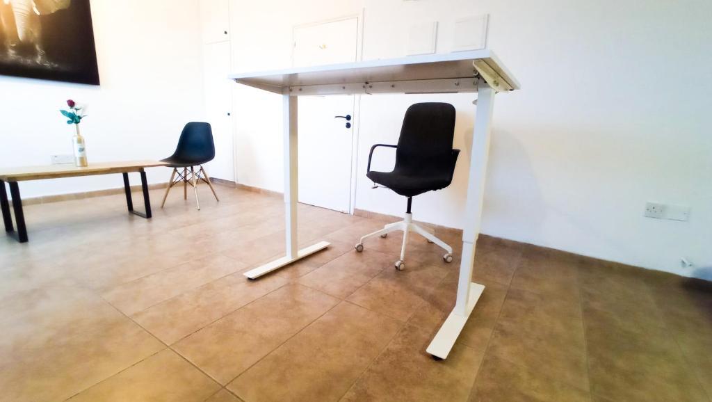 Ларнака: Luxury private rooms -SEA VIEW, NETFLIX, GYM- 5 Min from beach! - private room in shared apartment