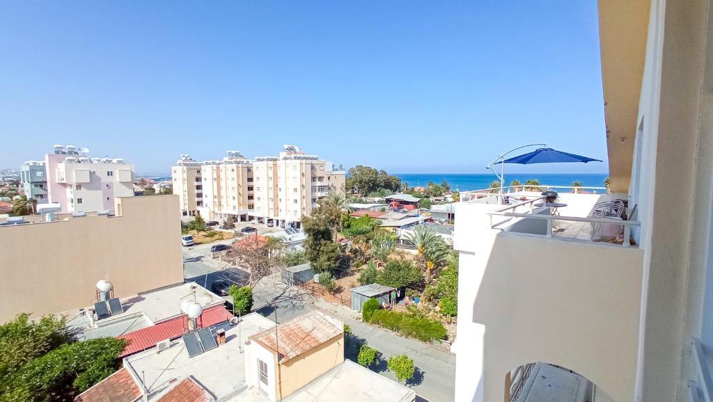 Ларнака: Luxury private rooms -SEA VIEW, NETFLIX, GYM- 5 Min from beach! - private room in shared apartment