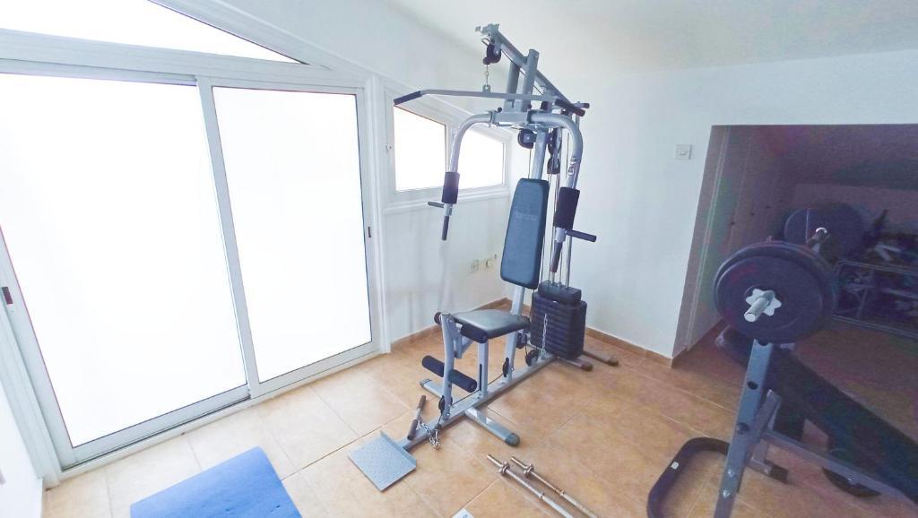 Ларнака: Luxury private rooms -SEA VIEW, NETFLIX, GYM- 5 Min from beach! - private room in shared apartment