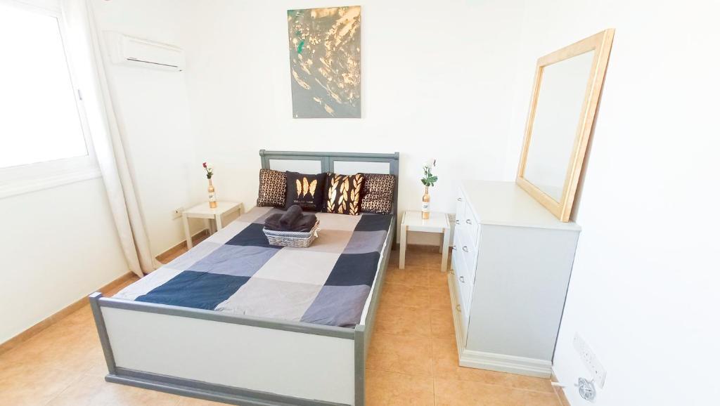 Ларнака: Luxury private rooms -SEA VIEW, NETFLIX, GYM- 5 Min from beach! - private room in shared apartment