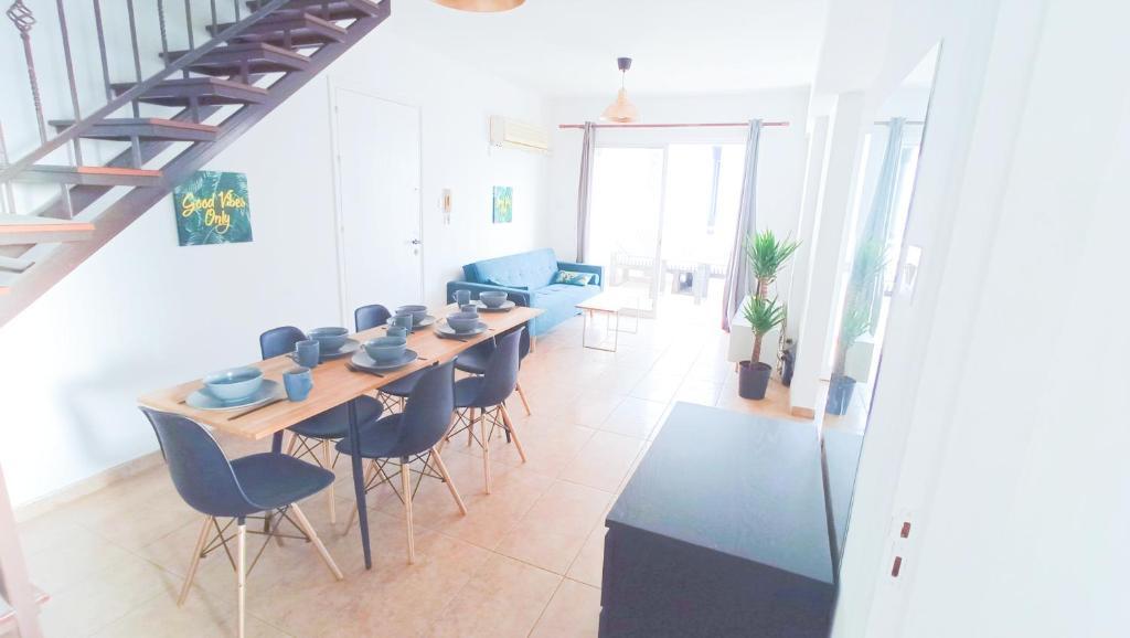 Ларнака: Luxury private rooms -SEA VIEW, NETFLIX, GYM- 5 Min from beach! - private room in shared apartment