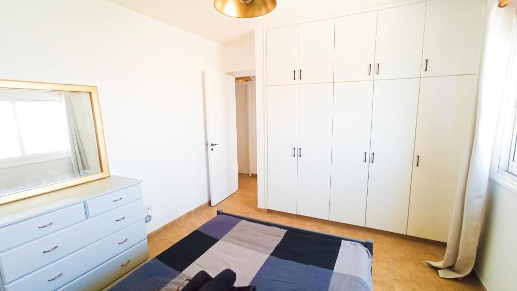 Ларнака: Luxury private rooms -SEA VIEW, NETFLIX, GYM- 5 Min from beach! - private room in shared apartment